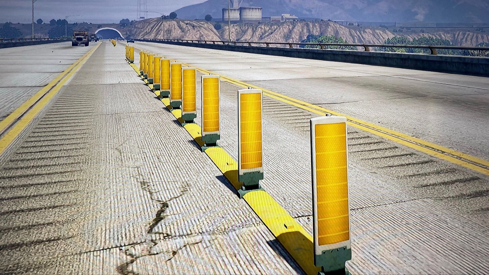Lane divider strip near Fort Zancudo (Image via X/@JustMeRyder)